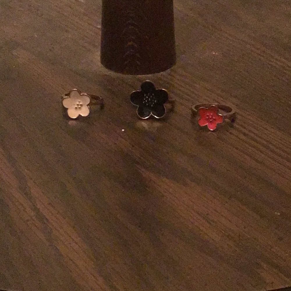 Red white and black flower rings